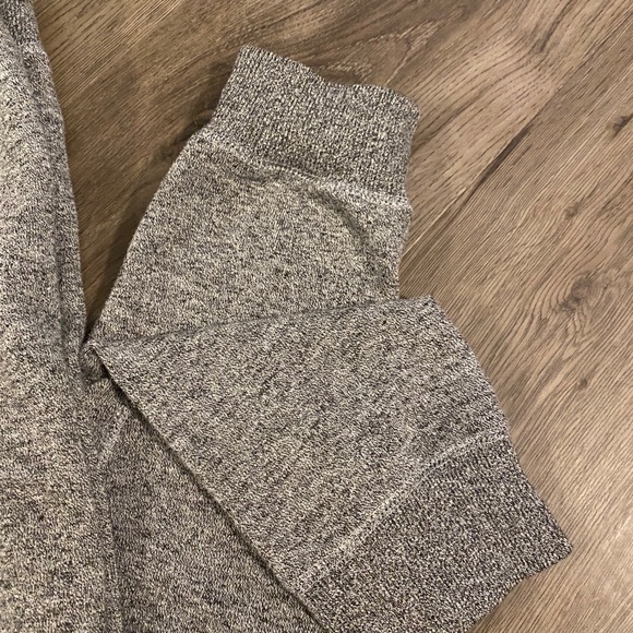 Roots Grey sweat pants small - Picture 2 of 9